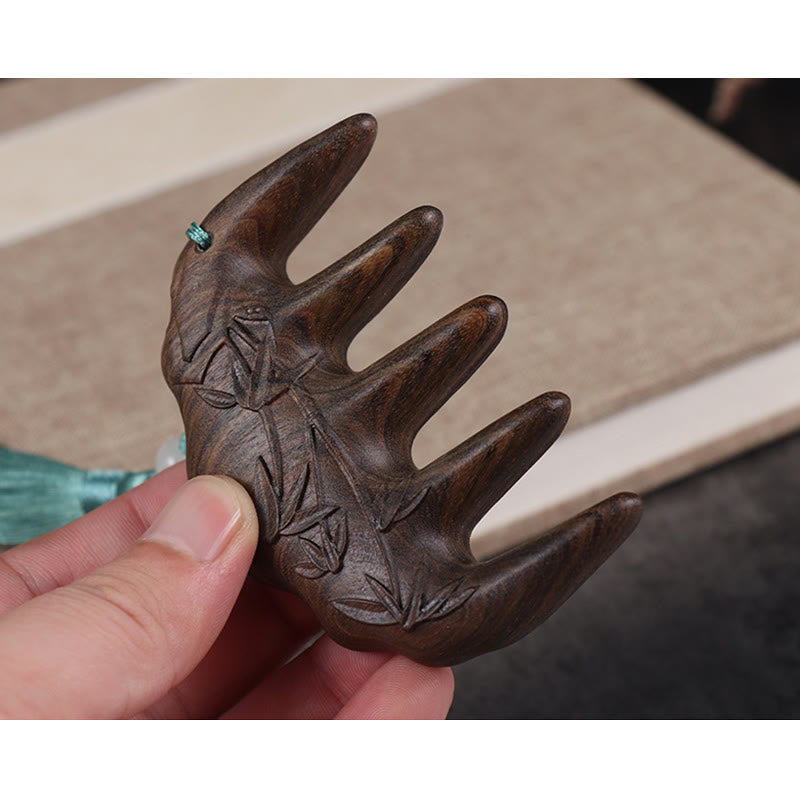 Zielony sandałowiec, kwiaty śliwy, lotos, ryba koi, grawerowany uspokajający grzebień z frędzlami