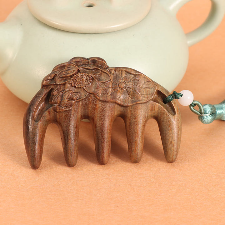 Zielony sandałowiec, kwiaty śliwy, lotos, ryba koi, grawerowany uspokajający grzebień z frędzlami