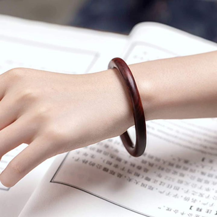 Buddha Stones Tybetańskie Małe Liście Czerwone Drzewo Sandałowe Hebanowo-Zielone Drzewo Sandałowe Bransoletka Ochronna Bangle