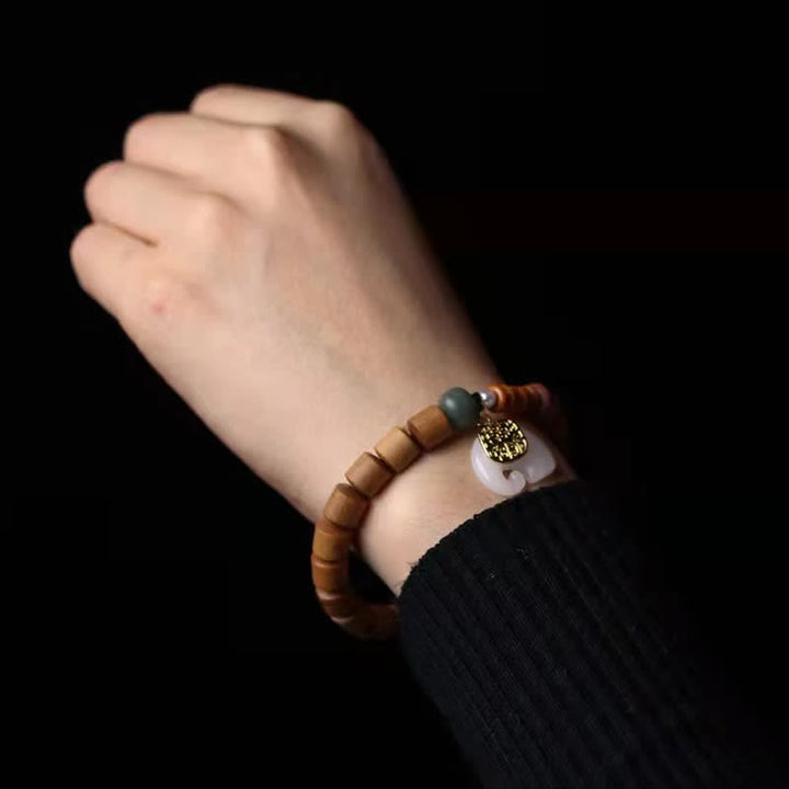 Bransoletka ochronna z jadeitu sandałowego i słonia