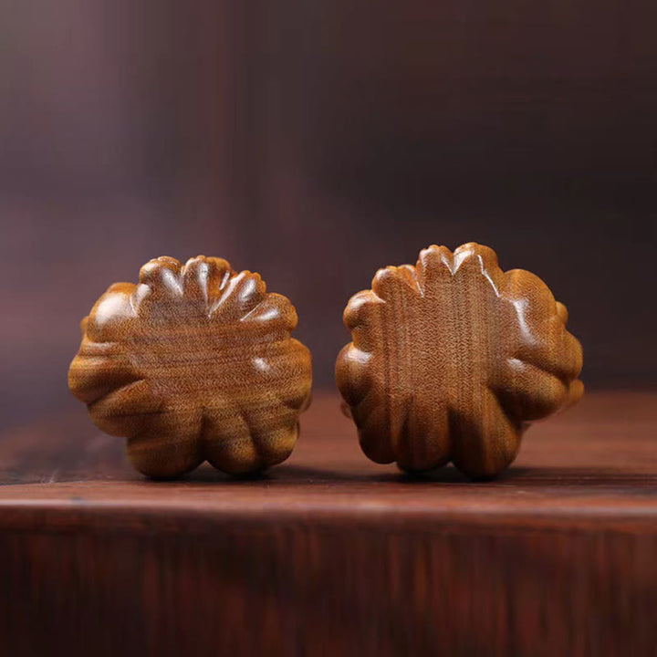 Buddha Stones Mini Dziewięcioogonowy Lis Kość Słoniowa Owoc Sandałowiec Zielony Sandałowiec Błogosławieństwo Dekoracja