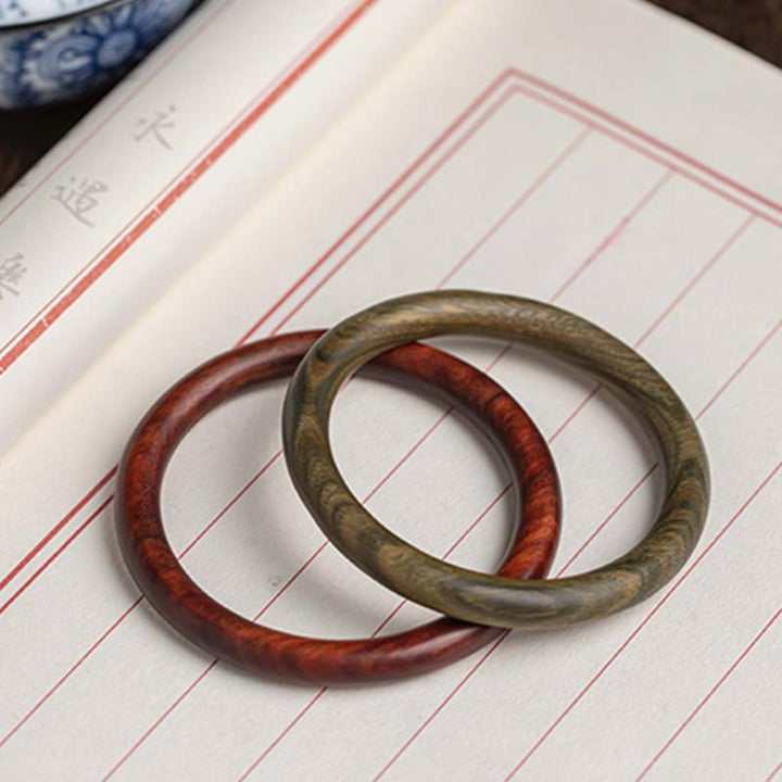 Buddha Stones Tybetańskie Małe Liście Czerwone Drzewo Sandałowe Hebanowo-Zielone Drzewo Sandałowe Bransoletka Ochronna Bangle