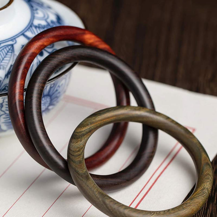 Buddha Stones Tybetańskie Małe Liście Czerwone Drzewo Sandałowe Hebanowo-Zielone Drzewo Sandałowe Bransoletka Ochronna Bangle