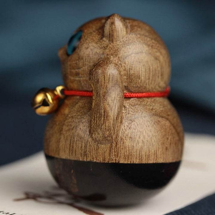 Buddha Stones Miniaturowy Szczęśliwy Kot Kociak Phoebe Zhennan Drewno Błogosławieństwo Dekoracja - image 12