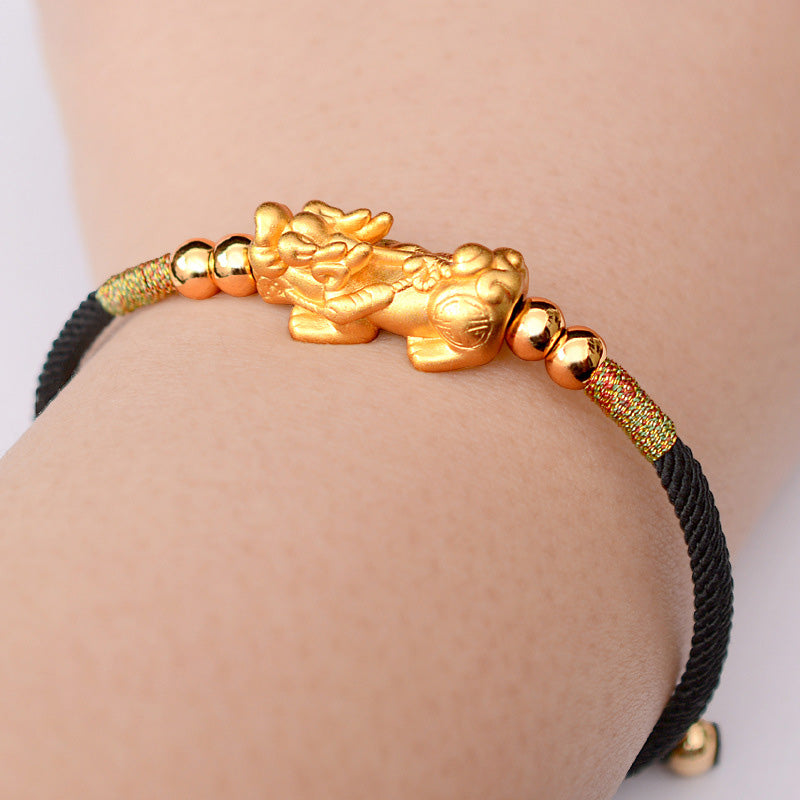 Bransoletka z czerwonego sznurka PiXiu Luck z Buddha Stones 24K pozłacana