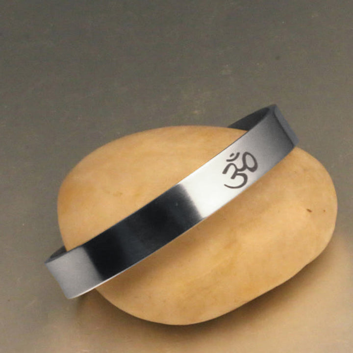 Buddha Stones Tybetański Symbol OM Bransoletka Mankiet Uważności Bransoletka Bangle