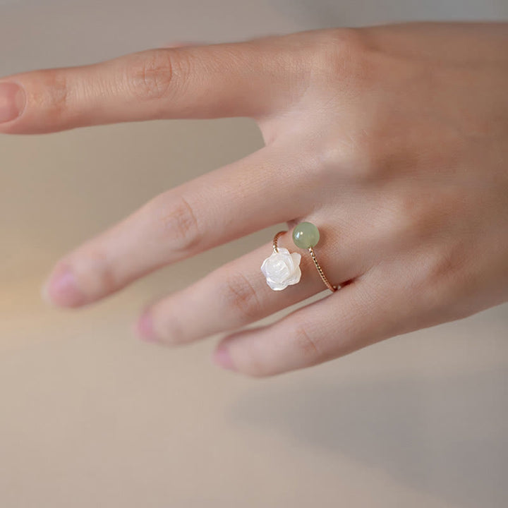 Buddha Stones 14K pozłacane Tridacna Stone Rose Flower Jade Bead Blessing Ring
