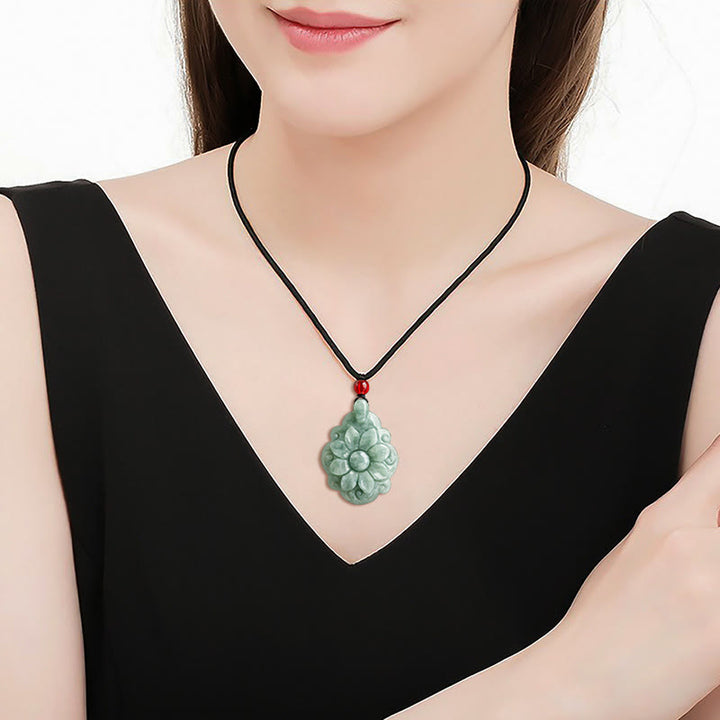 Buddha Stones Naturalny Jade Kalanchoe blossfeldiana Kwiat Wzór Naszyjnik Szczęścia Wisiorek