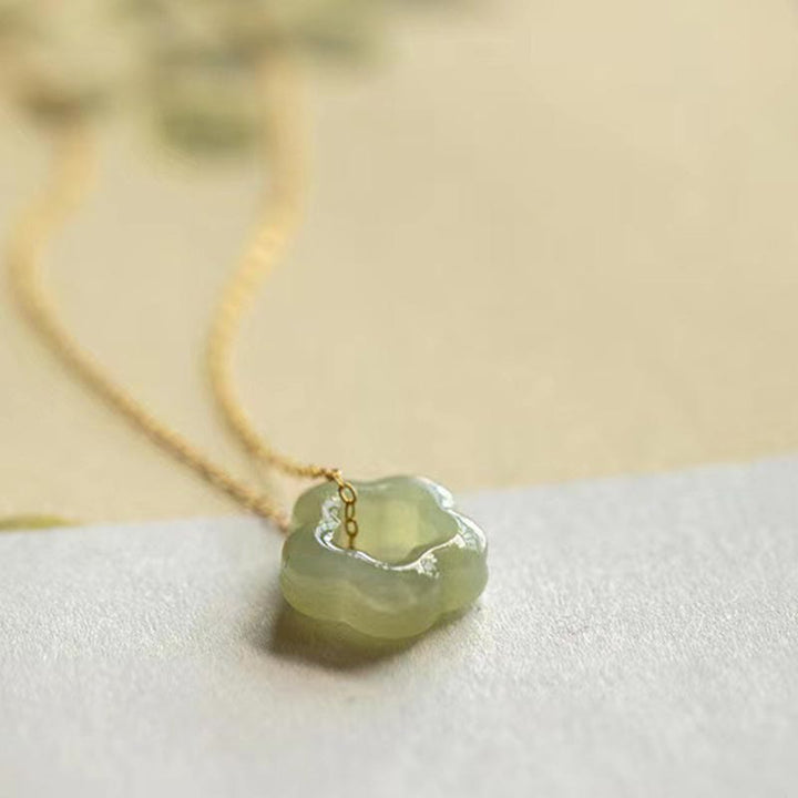 Buddha Stones Delikatny Hetian Jade Cyan Jade Szczęście Kwiatowy Naszyjnik Wisiorek