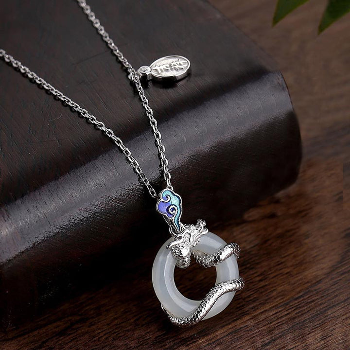 Buddha Stones Rok Smoka 925 Srebro Sterlingowe Hetian Biały Jadeit Klamra Pokoju Pomyślne Chmury Naszyjnik Wisiorek Sukcesu