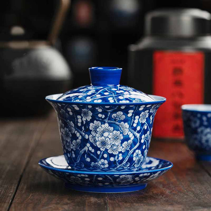 Buddha Stones Kwiat Śliwy Niebieski I Biały Porcelana Ceramiczna Gaiwan Sancai Filiżanka Do Herbaty Kung Fu Filiżanka Do Herbaty I Spodek Z Pokrywką 185 ml