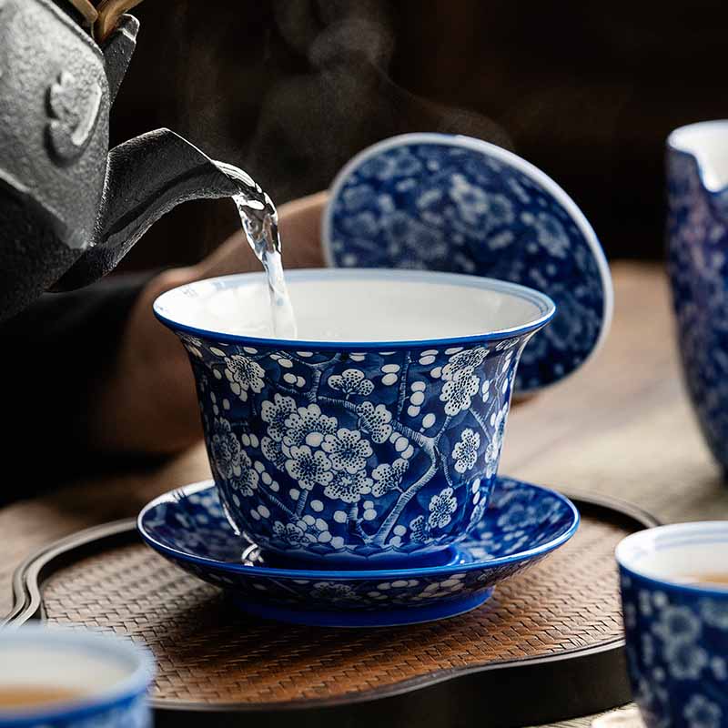 Buddha Stones Kwiat Śliwy Niebieski I Biały Porcelana Ceramiczna Gaiwan Sancai Filiżanka Do Herbaty Kung Fu Filiżanka Do Herbaty I Spodek Z Pokrywką 185 ml