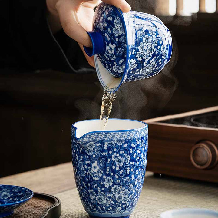 Buddha Stones Kwiat Śliwy Niebieski I Biały Porcelana Ceramiczna Gaiwan Sancai Filiżanka Do Herbaty Kung Fu Filiżanka Do Herbaty I Spodek Z Pokrywką 185 ml