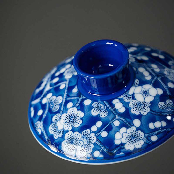 Buddha Stones Kwiat Śliwy Niebieski I Biały Porcelana Ceramiczna Gaiwan Sancai Filiżanka Do Herbaty Kung Fu Filiżanka Do Herbaty I Spodek Z Pokrywką 185 ml