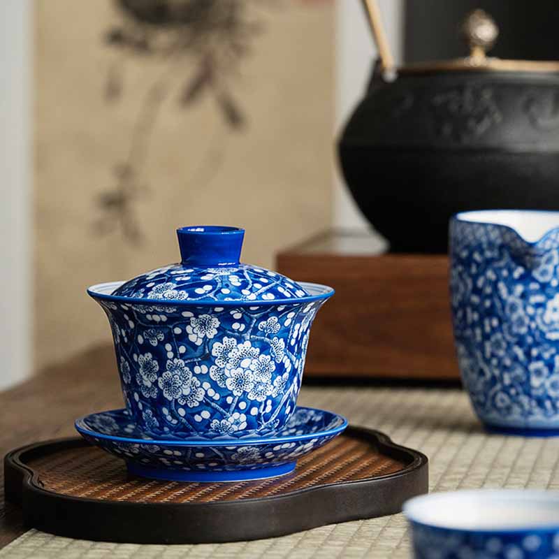 Buddha Stones Kwiat Śliwy Niebieski I Biały Porcelana Ceramiczna Gaiwan Sancai Filiżanka Do Herbaty Kung Fu Filiżanka Do Herbaty I Spodek Z Pokrywką 185 ml