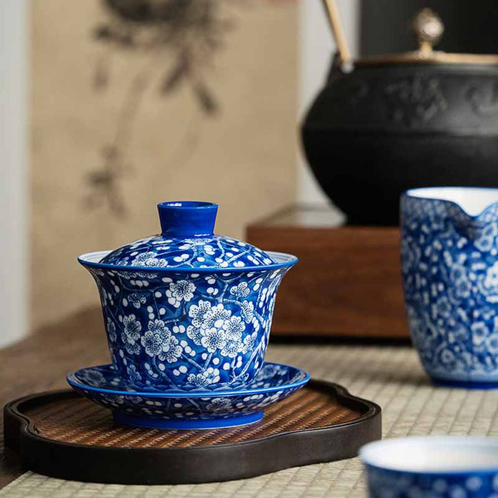 Buddha Stones Kwiat Śliwy Niebieski I Biały Porcelana Ceramiczna Gaiwan Sancai Filiżanka Do Herbaty Kung Fu Filiżanka Do Herbaty I Spodek Z Pokrywką 185 ml
