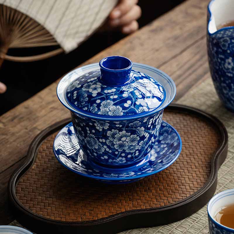 Buddha Stones Kwiat Śliwy Niebieski I Biały Porcelana Ceramiczna Gaiwan Sancai Filiżanka Do Herbaty Kung Fu Filiżanka Do Herbaty I Spodek Z Pokrywką 185 ml