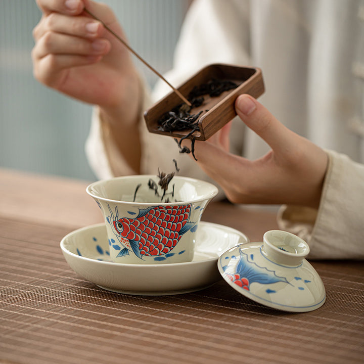 Buddha Stones Koi Fish Arowana Ceramic Gaiwan Sancai Filiżanka Kung Fu Filiżanka do herbaty z pokrywką 130ml