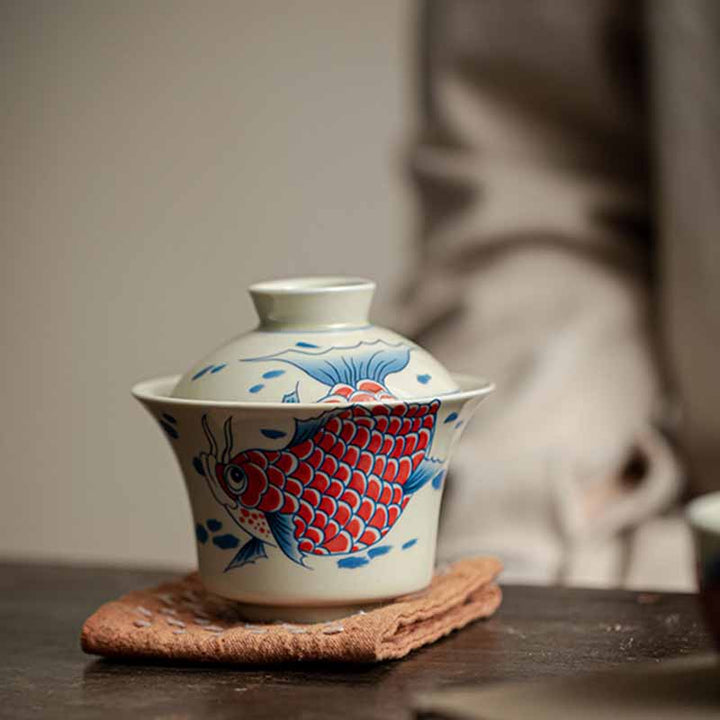 Buddha Stones Koi Fish Arowana Ceramic Gaiwan Sancai Filiżanka Kung Fu Filiżanka do herbaty z pokrywką 130ml