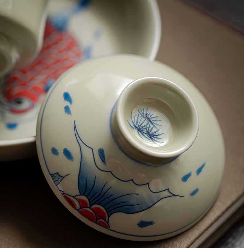 Buddha Stones Koi Fish Arowana Ceramic Gaiwan Sancai Filiżanka Kung Fu Filiżanka do herbaty z pokrywką 130ml