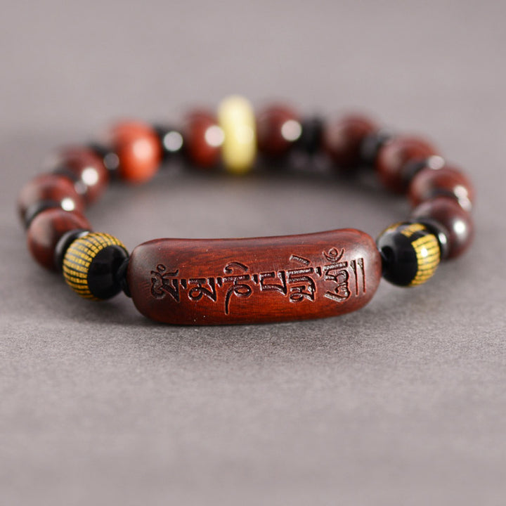 Buddha Stones Małe Liście Czerwonego Drzewa Sandałowego Om Mani Padme Hum Grawerowana Bransoletka Ochronna