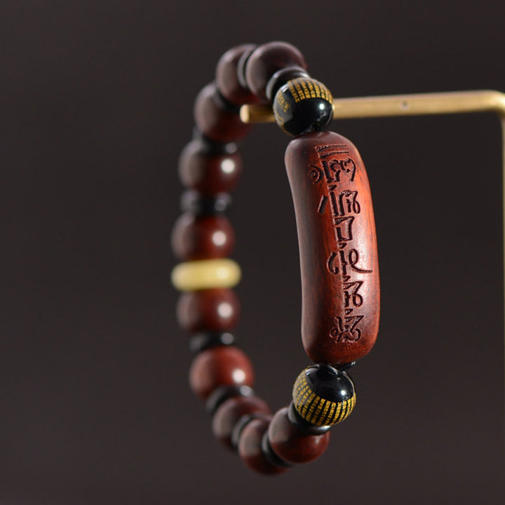 Buddha Stones Małe Liście Czerwonego Drzewa Sandałowego Om Mani Padme Hum Grawerowana Bransoletka Ochronna