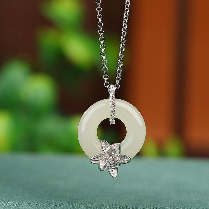 Buddha Stones 925 Srebro Sterlingowe Hetian Jade Klamra Pokoju Kwiat Szczęścia Naszyjnik Wisiorek