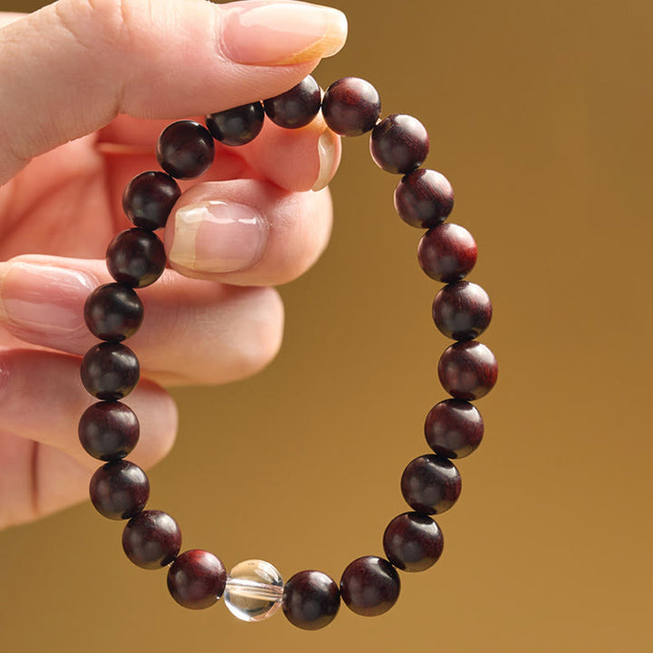 Bransoletka ochronna z małych liści z czerwonego drzewa sandałowego i białego kryształu z Buddha Stones