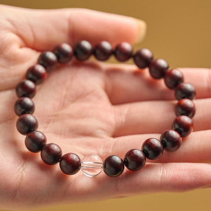 Bransoletka ochronna z małych liści z czerwonego drzewa sandałowego i białego kryształu z Buddha Stones