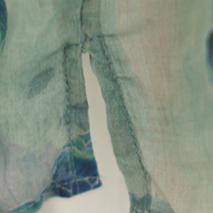 Koszula z lnu ramia z motywem kamieni Buddha Stones PLUS SIZE w kolorze niebieskim z wzorem kwiatów jacarandy i rękawami trzy czwarte - image 13