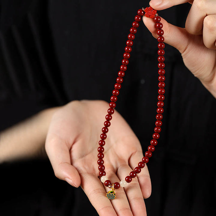 Bransoletka z podwójnym owinięciem i błogosławieństwem Buddha Stones Cinnabar Lotus Charm