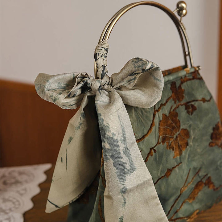Torebka typu crossbody z aksamitu żakardowego z metalowym łańcuchem Buddha Stones