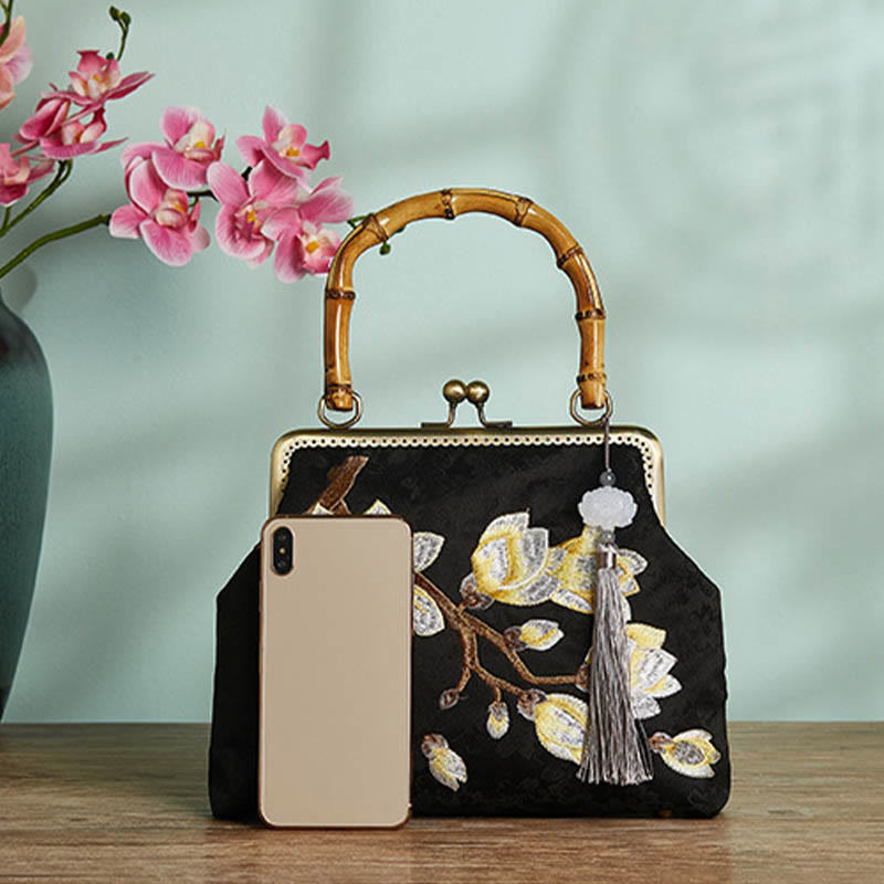 Torebka typu crossbody z haftowanym uchwytem z bambusa i kwiatami śliwki w Buddha Stones