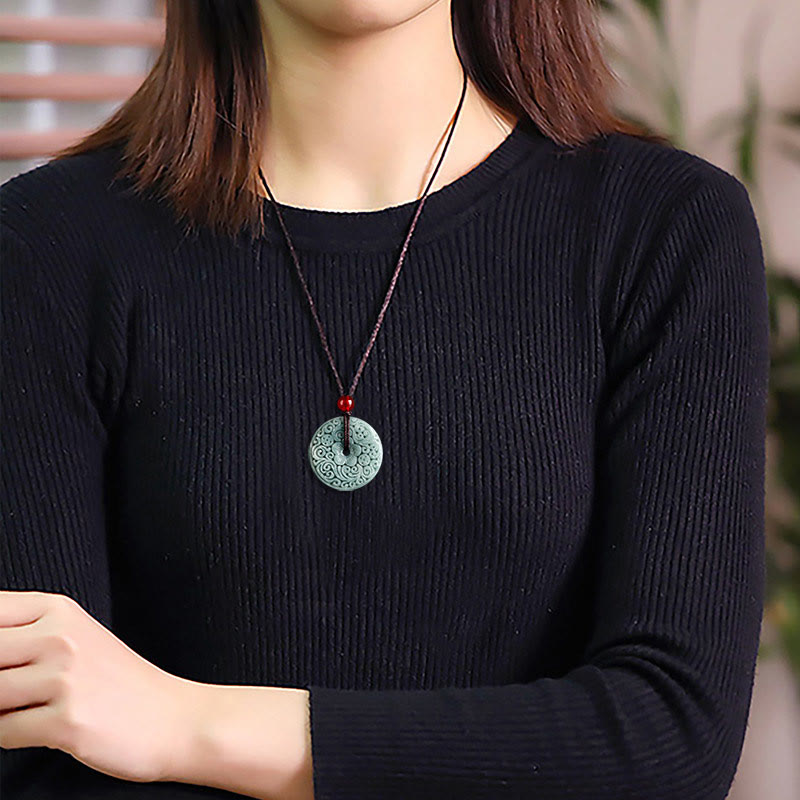 Buddha Stones Zielony Jade Kwiat Rzeźbiony Pokój Klamra Obfitość Naszyjnik Wisiorek