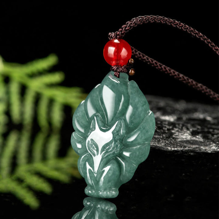 Naszyjnik z Buddha Stones Naturalny Zielony Jadeit Dziewięcioogonowy Lis Szczęście Wisiorek
