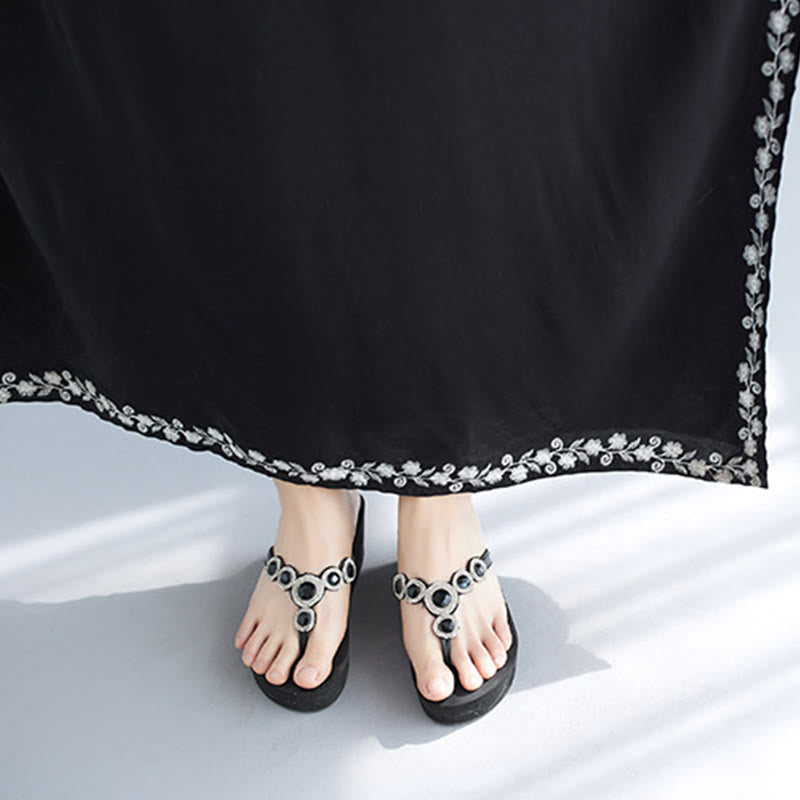 Sukienka maxi z krótkim rękawem i dekoltem w serek z haftowanymi kwiatami Buddha Stones - image 7