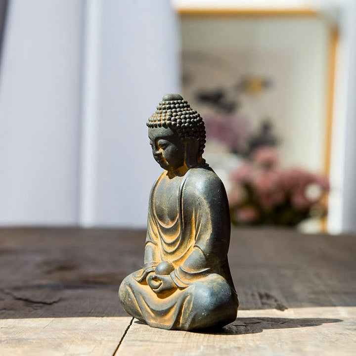 Buddha Stones Tybetański Medytujący Budda Żelazo Proszek Rdza Odlew Żywicy Statua Spokój Dekoracja