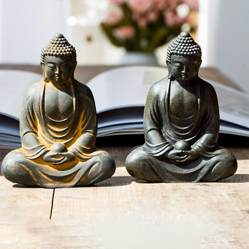 Buddha Stones Tybetański Medytujący Budda Żelazo Proszek Rdza Odlew Żywicy Statua Spokój Dekoracja - image 1