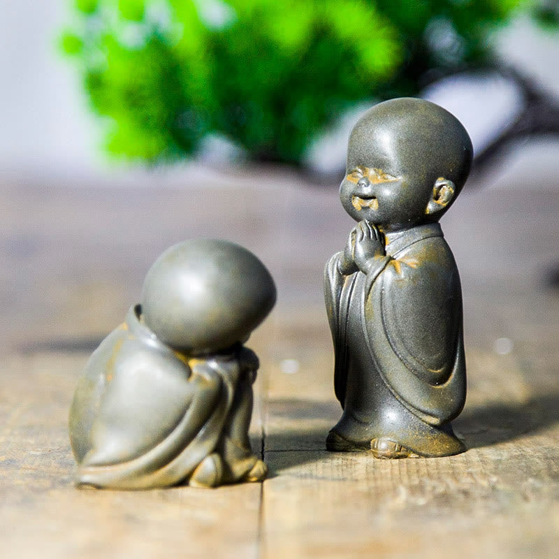 Buddha Stones Mały Medytujący Mnich Żelazo Proszek Rdza Odlew Żywicy Statuetka Dekoracja Biurka