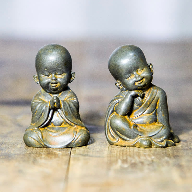 Buddha Stones Mały Medytujący Mnich Żelazo Proszek Rdza Odlew Żywicy Statuetka Dekoracja Biurka - image 1