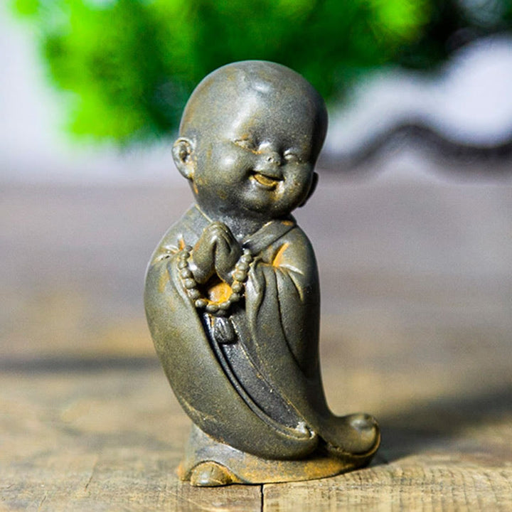 Buddha Stones Mały Medytujący Mnich Żelazo Proszek Rdza Odlew Żywicy Statuetka Dekoracja Biurka - image 16