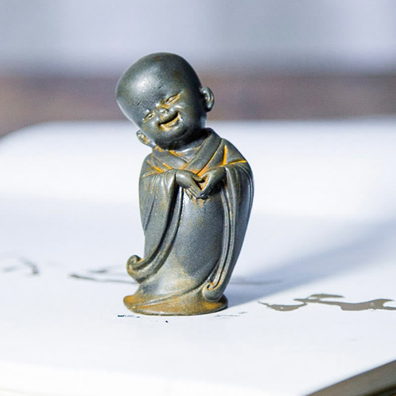 Buddha Stones Mały Medytujący Mnich Żelazo Proszek Rdza Odlew Żywicy Statuetka Dekoracja Biurka - image 22