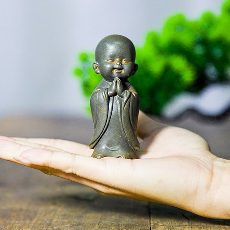 Buddha Stones Mały Medytujący Mnich Żelazo Proszek Rdza Odlew Żywicy Statuetka Dekoracja Biurka