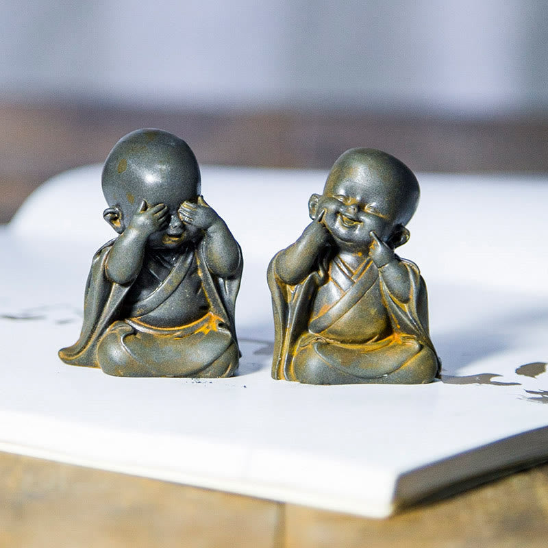 Buddha Stones Mały Medytujący Mnich Żelazo Proszek Rdza Odlew Żywicy Statuetka Dekoracja Biurka