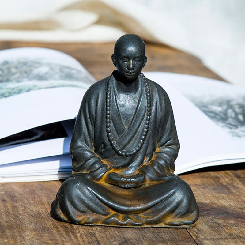 Buddha Stones Medytujący Modlący się Mnich Żelazo Proszek Rdza Odlew Żywicy Statua Dekoracja Domu