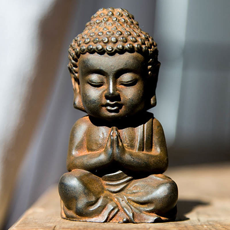 Buddha Stones Ręcznie Robione Mały Budda Siakjamuni Żelazo Proszek Rdza Odlew Żywicy Dekoracja Statuy - Wersja Rust - Modlący się Budda 9*5,5 cm - image 9