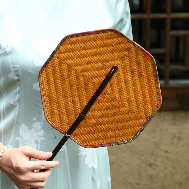 Buddha Stones Lato Retro Chiński Styl Ręcznie Bambusowe Tkane Okrągłe Bananowe Kształt Długi Uchwyt Wentylatora