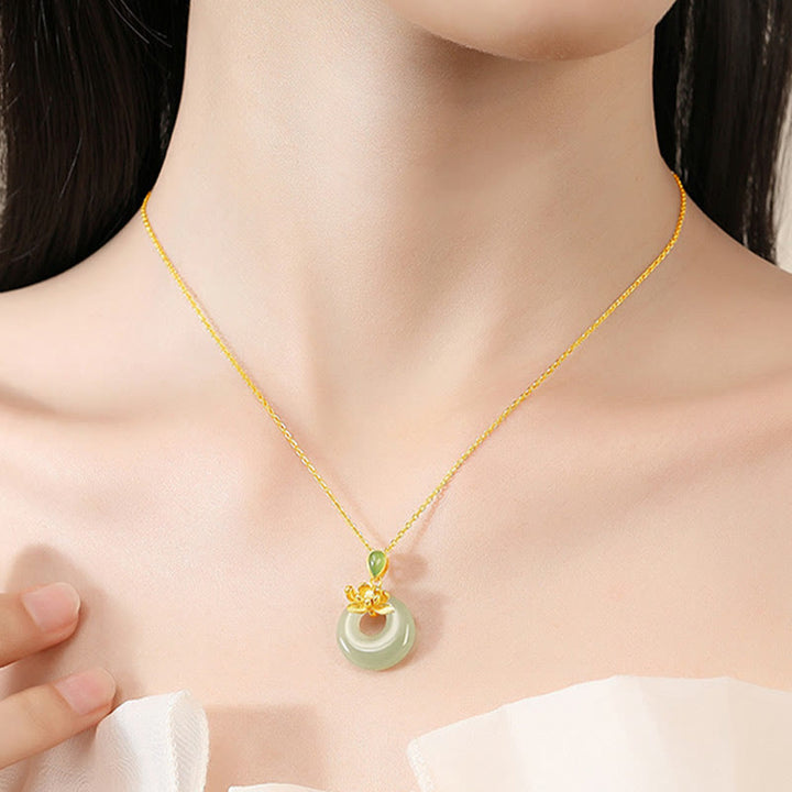 Naszyjnik z Buddha Stones Jade Lotus Abundance String Pendant