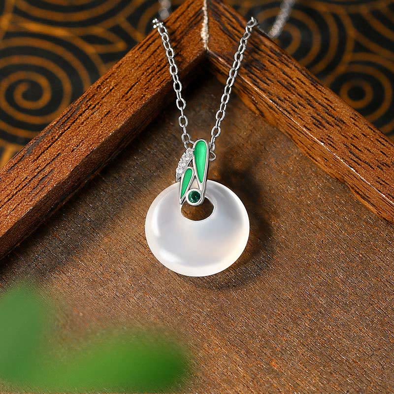 Buddha Stones Naturalny Chalcedon Liść Bambusa Klamra Pokoju Bogactwo Naszyjnik Wisiorek