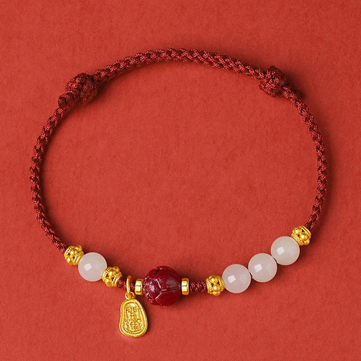 Buddha Stones Fu Charakter Jade Cynober 24K Pozłacana Bransoletka Szczęścia Czerwony Sznurek